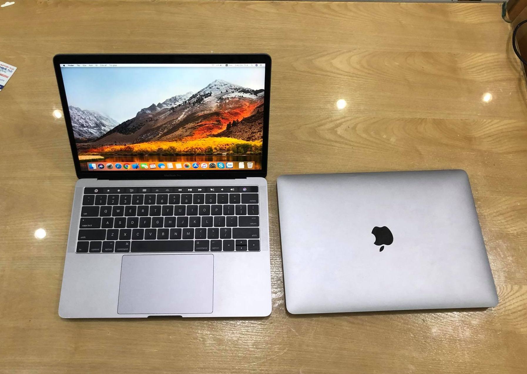 Macbook Pro MNQF2 13,3 inch Touch Bar màu Grey